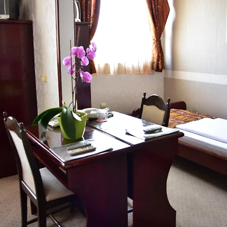 Garni Lav Hotel 3*