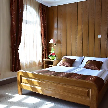 Hotel Garni Lav 3*
