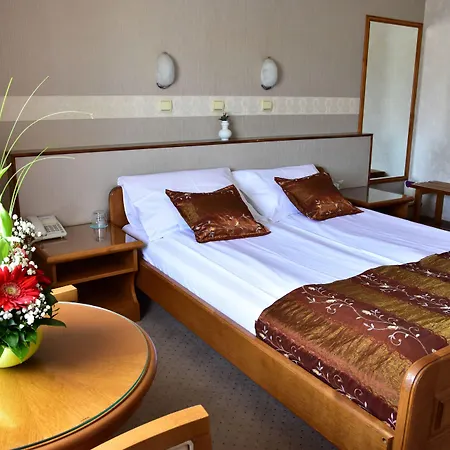 Garni Lav Hotel 3*