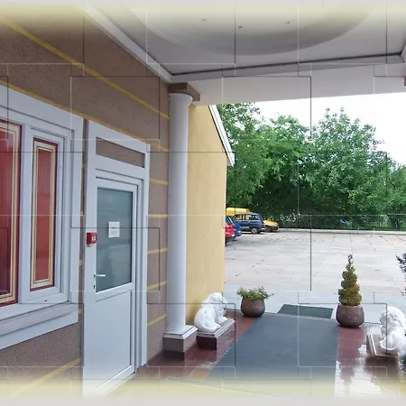 Garni Lav Hotel 3*