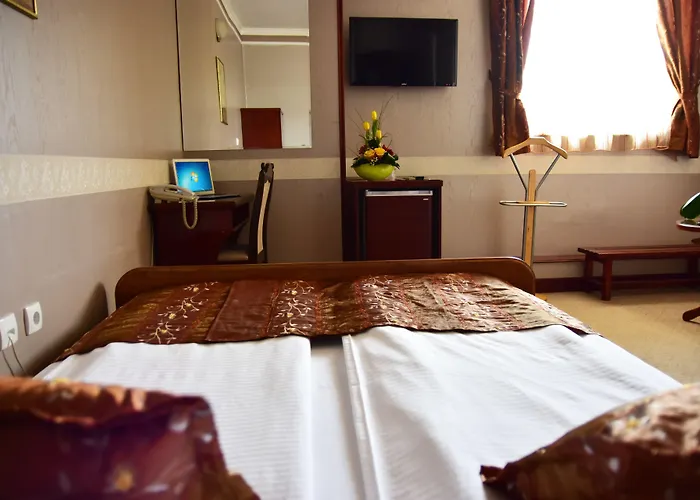 Отель Garni Lav