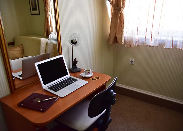 Отель Garni Lav