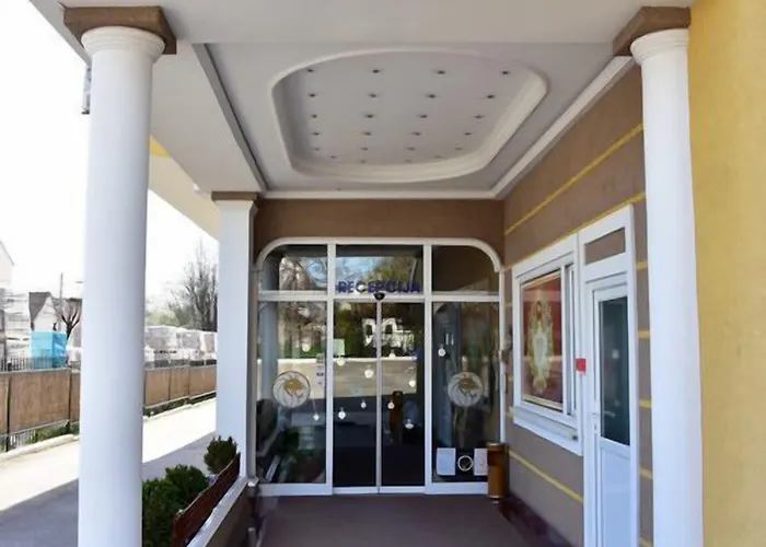 Garni Lav Отель